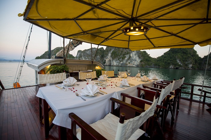 du-thuyen-canh-vinh-dragon-bay-dining